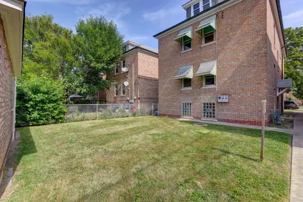 Berwyn, IL 60402,1644 Gunderson AVE