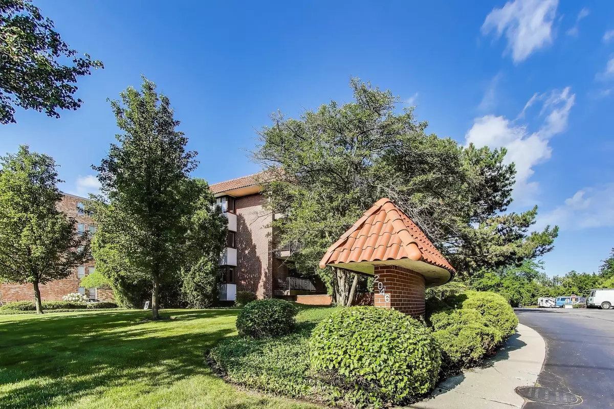 Highland Park, IL 60035,2046 Saint Johns AVE #2A