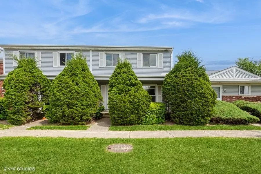 412 Greentree LN, Bolingbrook, IL 60440