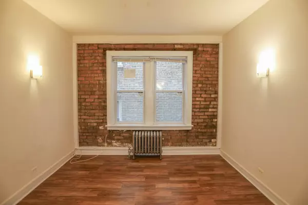 Chicago, IL 60626,6916 N Lakewood AVE #207