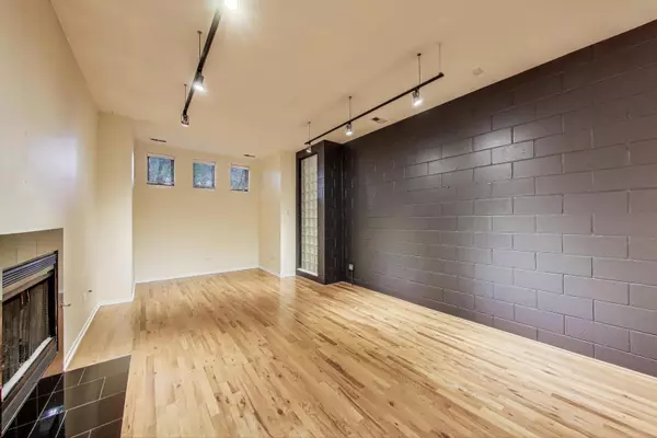 Chicago, IL 60622,2031 W Evergreen AVE #1W