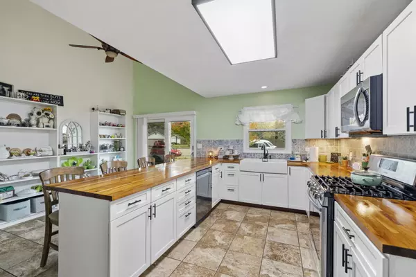 Joliet, IL 60431,3806 Brenton DR