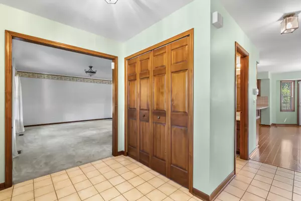 Montgomery, IL 60538,75 Briarcliff RD