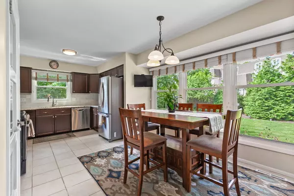 Libertyville, IL 60048,1211 Parliament CT