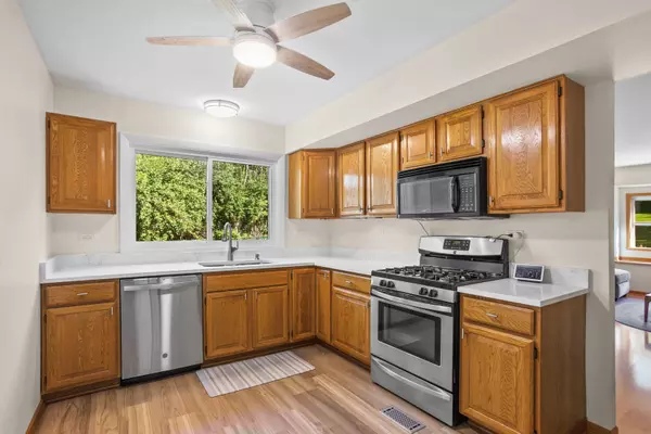 Hoffman Estates, IL 60169,1040 Hermitage LN