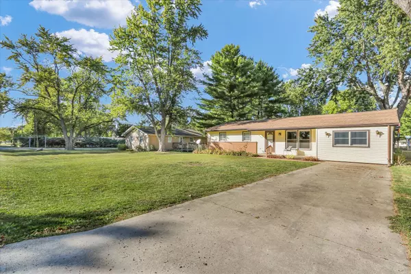 Tolono, IL 61880,614 E Larmon ST