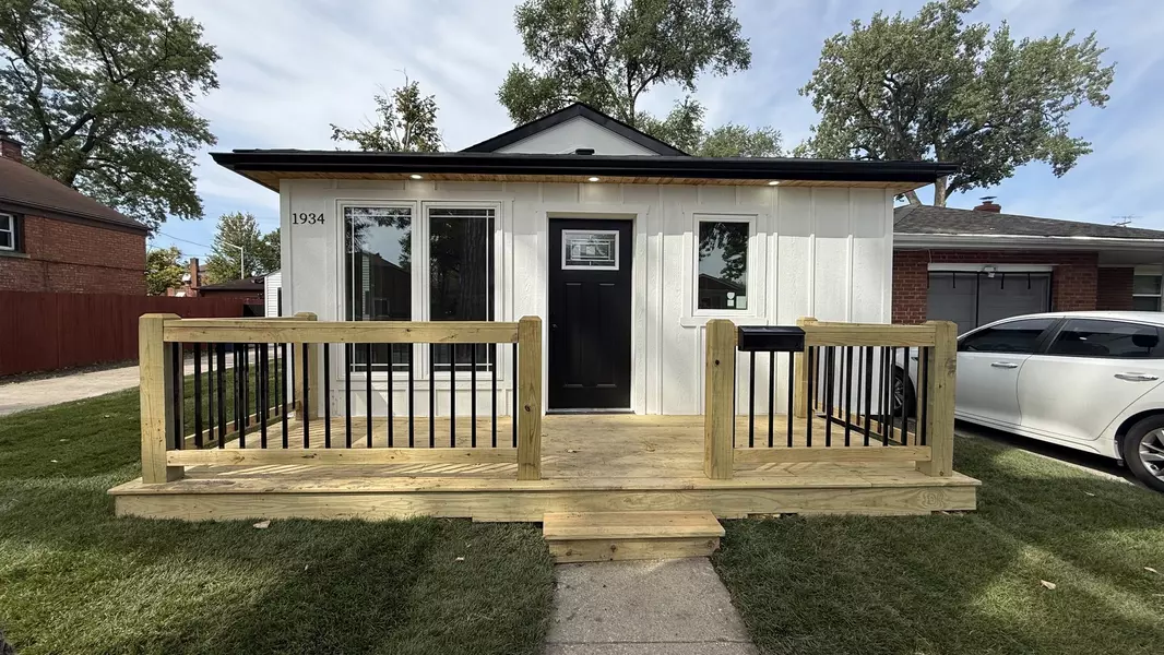 1934 S 20th AVE S, Maywood, IL 60153