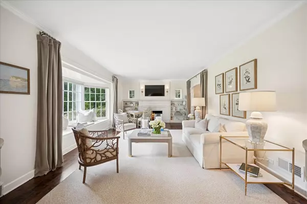 Glenview, IL 60025,638 Glenayre DR