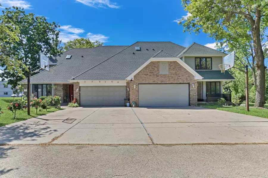 3947 Blackstone AVE, Gurnee, IL 60031