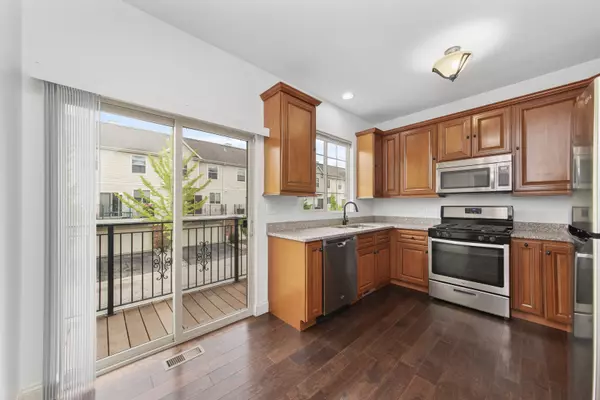 Mundelein, IL 60060,1502 Lakeridge CT