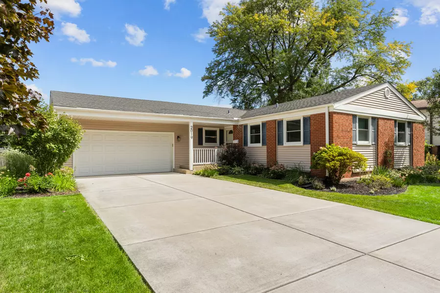 2019 N Verde DR, Arlington Heights, IL 60004