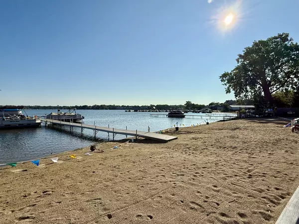 Wauconda, IL 60084,129 E Mill ST #202