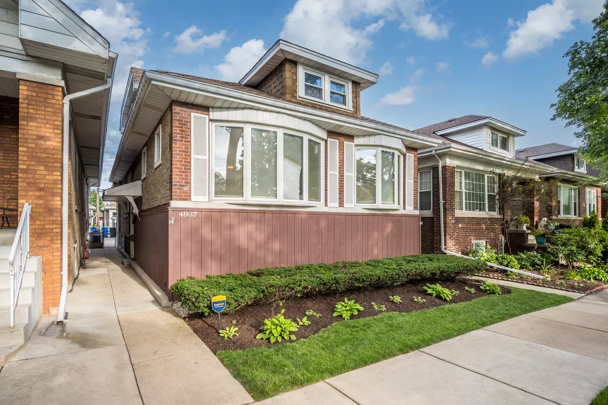 Chicago, IL 60630,4937 N Tripp AVE