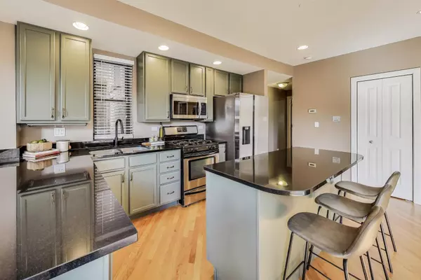 Chicago, IL 60625,4818 N Hoyne AVE #3