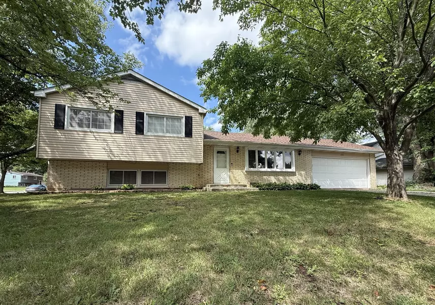 238 BERKSHIRE DR, Crystal Lake, IL 60014