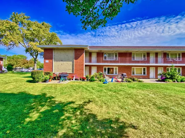 Arlington Heights, IL 60005,1111 E Algonquin RD #1