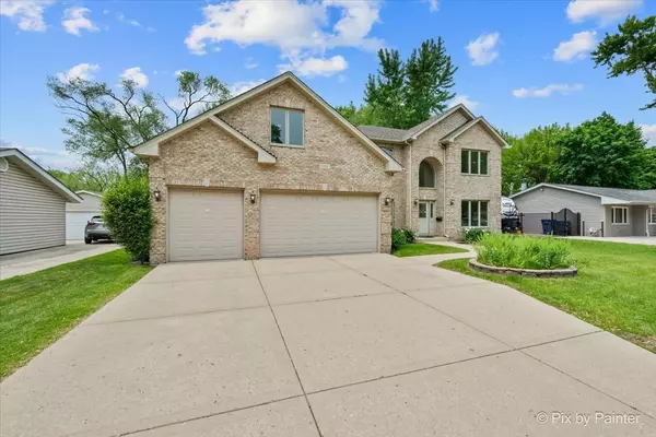 100 Westover LN,  Schaumburg,  IL 60193