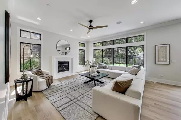 Clarendon Hills, IL 60514,116 Oxford AVE