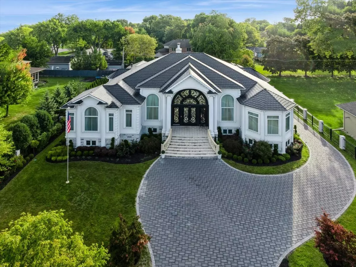 Arlington Heights, IL 60004,2315 N Arlington Heights RD