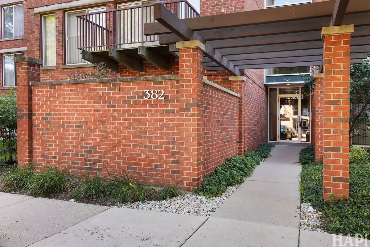 Deerfield, IL 60015,382 Kelburn RD #122