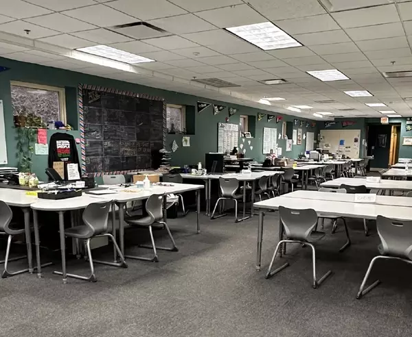 Chicago, IL 60618,3100 W Belmont AVE