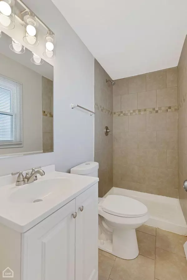 South Holland, IL 60473,15666 Woodlawn East AVE