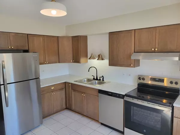 Des Plaines, IL 60016,1257 Harding AVE #A2