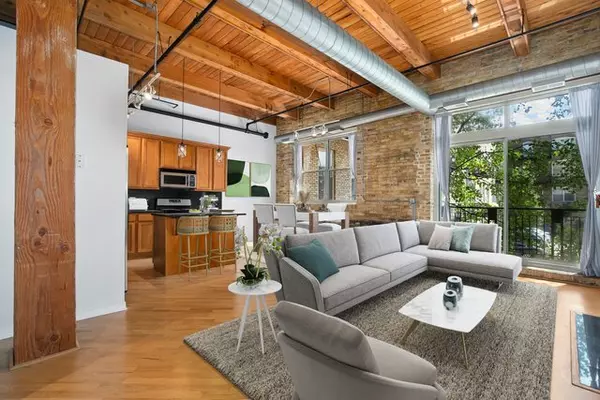 Chicago, IL 60647,1740 N MAPLEWOOD AVE #218