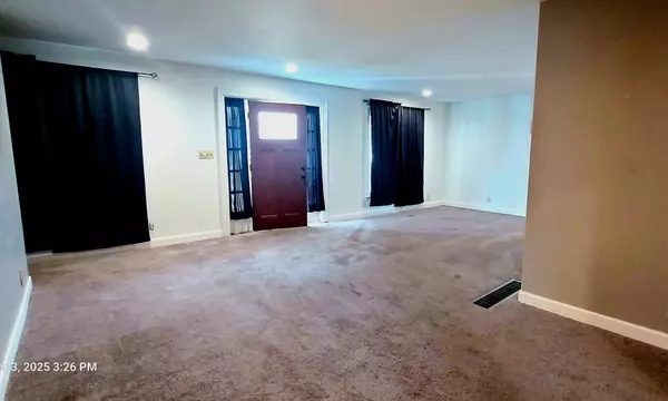 Aurora, IL 60505,450-452 Seminary AVE