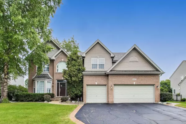 1677 Driftwood LN, Crystal Lake, IL 60014