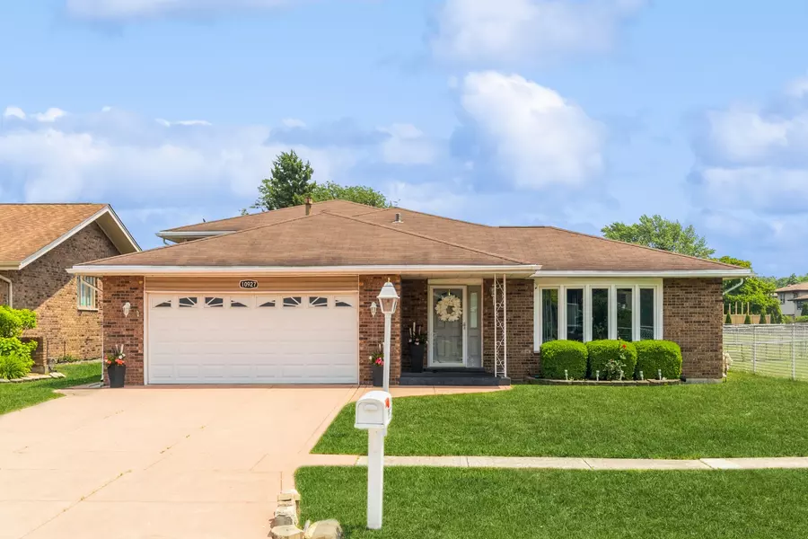 10927 S Circle DR, Palos Hills, IL 60465