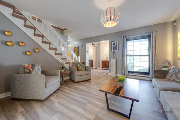 Crystal Lake, IL 60014,863 Barlina RD