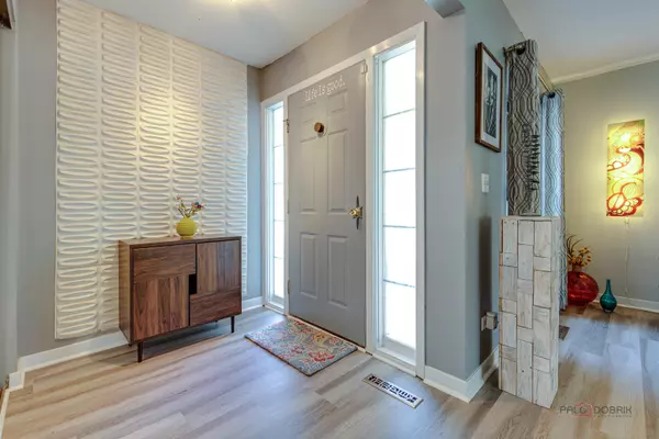 Crystal Lake, IL 60014,863 Barlina RD