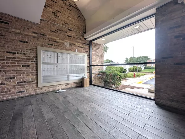 Schaumburg, IL 60193,1813 HEMLOCK PL #304