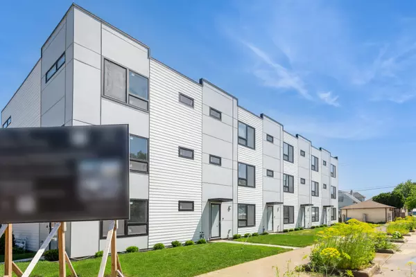 Forest Park, IL 60130,944 Beloit AVE #5