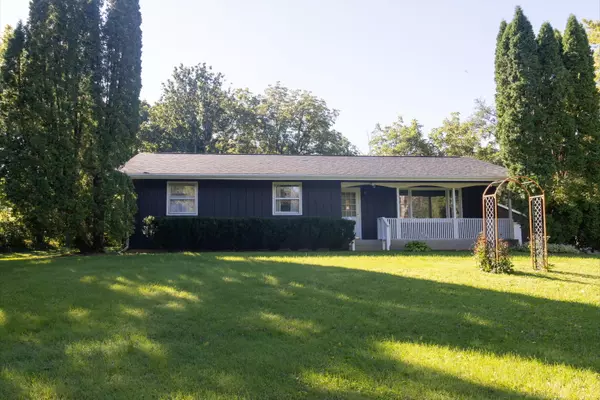 10520 CEMETERY RD, Pecatonica, IL 61063
