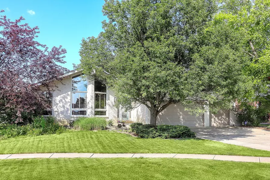 8124 Glenbrook PL, Tinley Park, IL 60487