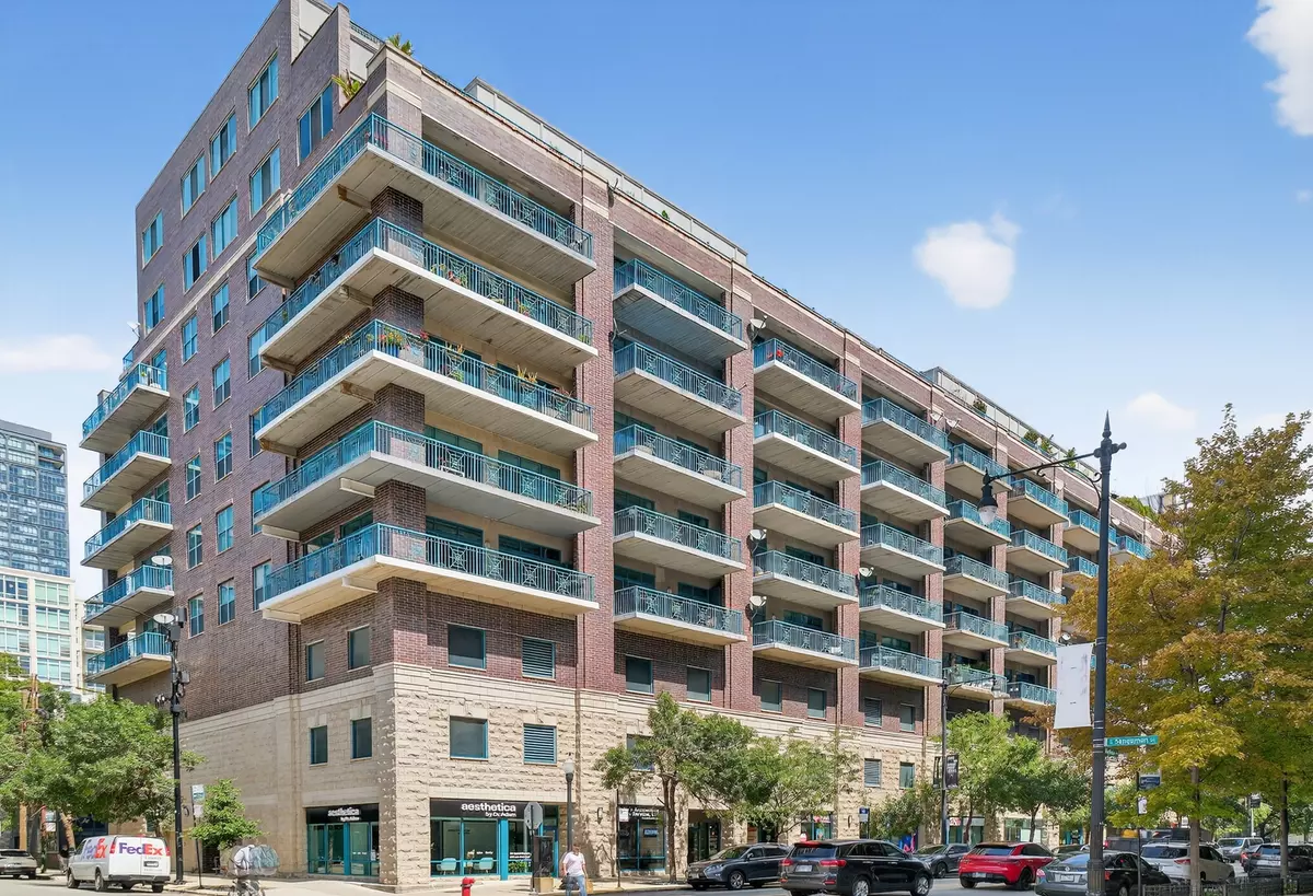 Chicago, IL 60607,920 W Madison ST #B8