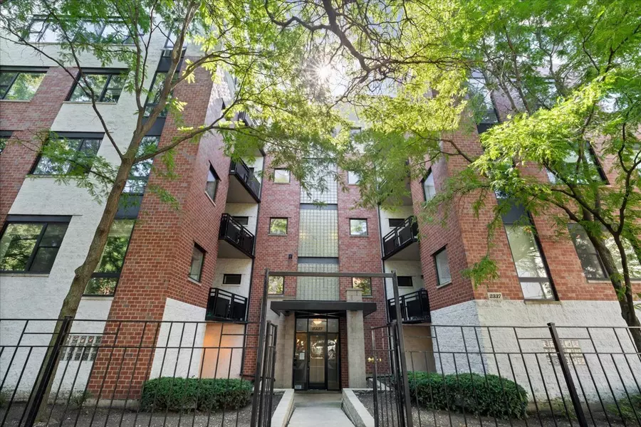2337 W Wolfram ST #415, Chicago, IL 60618