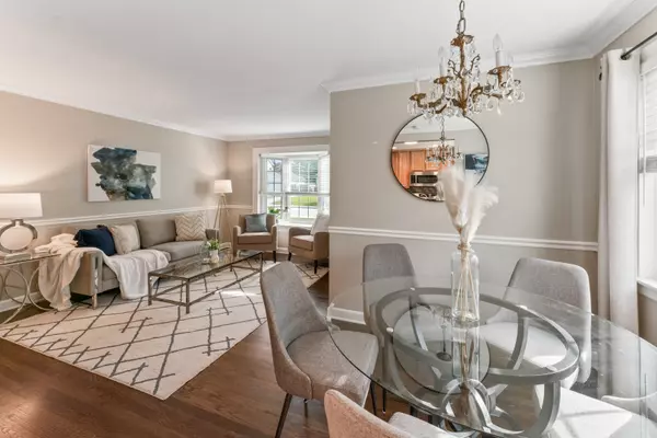 Glenview, IL 60025,2140 Walnut CT