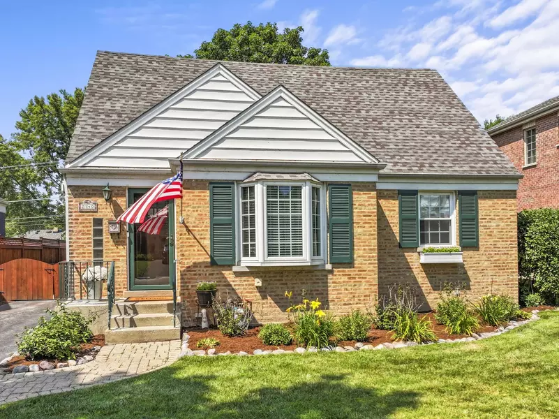 2140 Walnut CT, Glenview, IL 60025