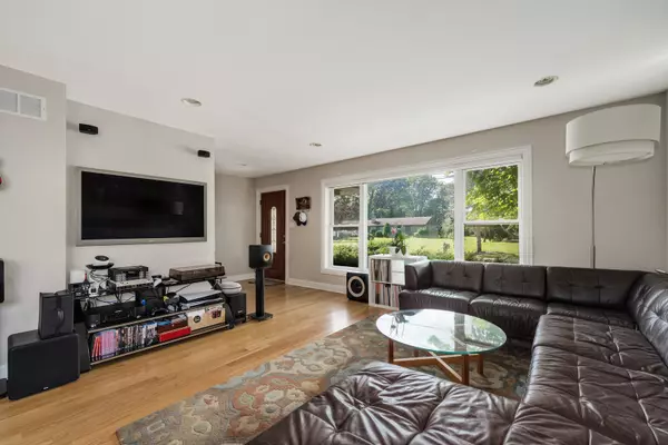 Des Plaines, IL 60016,2448 Seminary