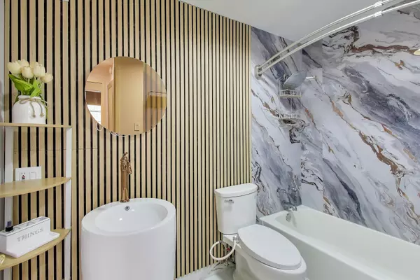 Chicago, IL 60610,1339 N Dearborn ST #10G