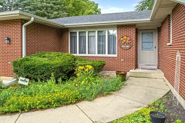 Yorkville, IL 60560,1204 Prairie LN