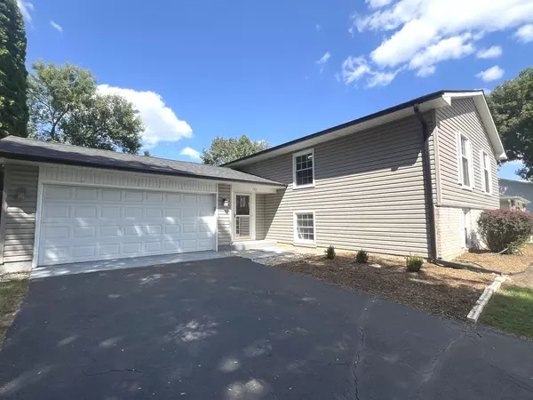 780 Merrimac ST, Cary, IL 60013