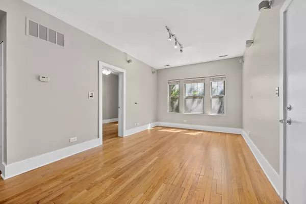 Chicago, IL 60657,3418 N Wolcott AVE #1N