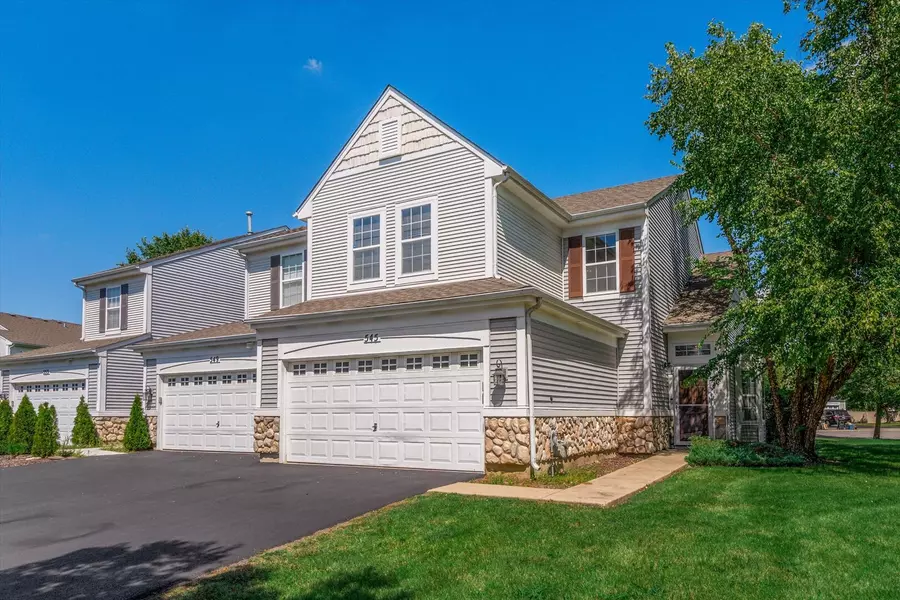 545 Pinebrook DR, Bolingbrook, IL 60490