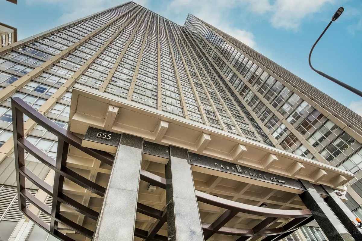 Chicago, IL 60613,655 W Irving Park RD #4808