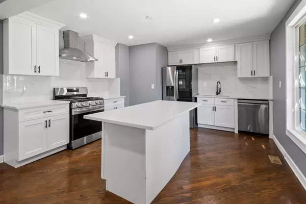Chicago, IL 60618,4251 N Lawndale AVE #2