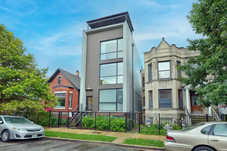 3115 W Lyndale ST #2, Chicago, IL 60647
